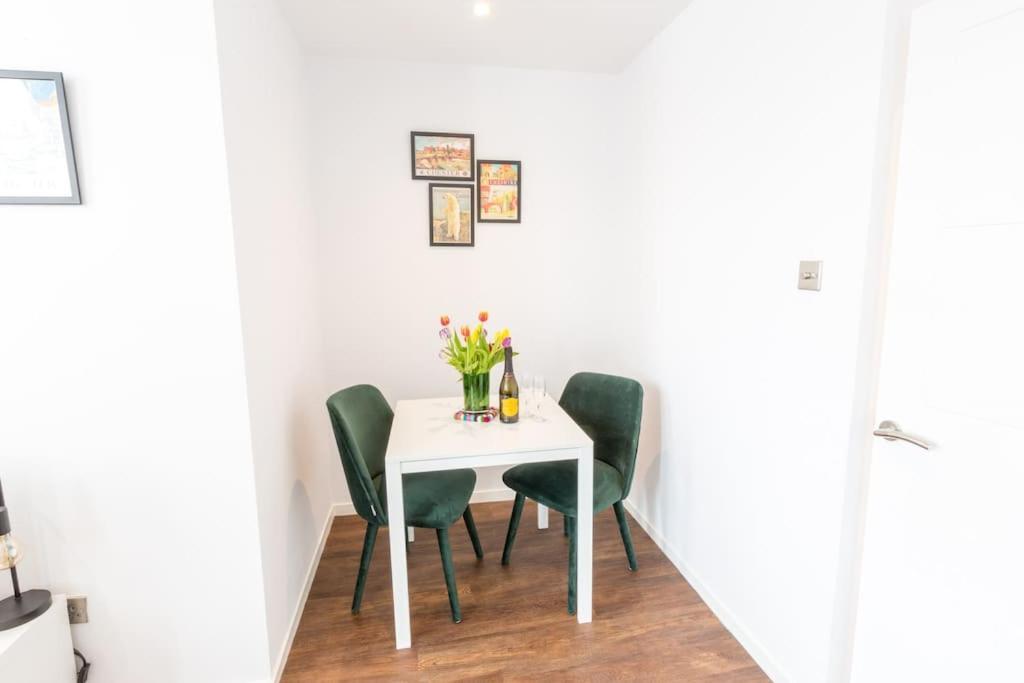 Chester Stays - Lovely Apartment In The Heart Of Chester With Free Parking Buitenkant foto